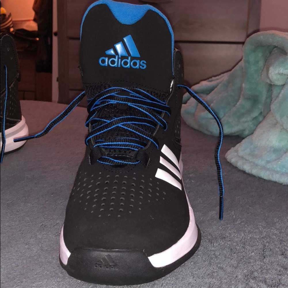 BRAND NEW ADIDAS NEVER BEEN WORN - Picture 6 of 8